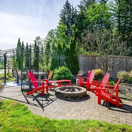 Riverfront Paradise W/ Hot Tub--Little River House